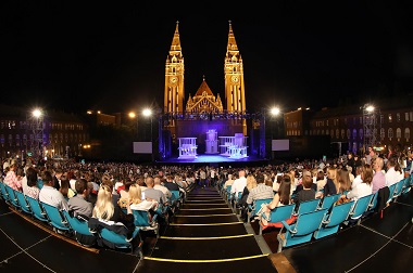 Picture taken from one of the performances of the Szeged Outdoor Games.